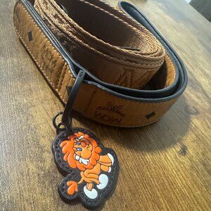 MCM dog leash in Visetos cognac